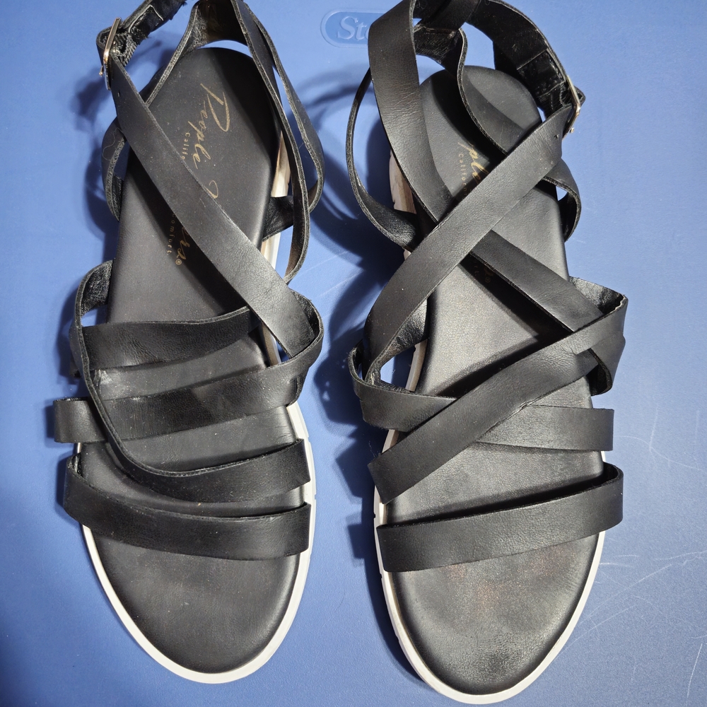 Stylish Black Sandals with Strappy Design and Ankle Buckle